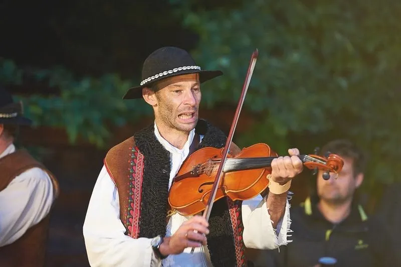 Góralskie skrzypce – ich nazwa i znaczenie w kulturze regionu