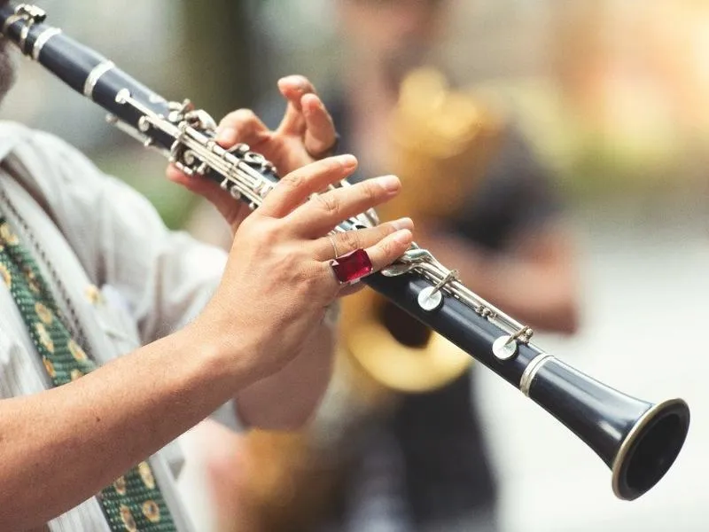 Klarnet w muzyce: Odkryj tajemnice instrumentu, jego cechy oraz niezwykłą historię