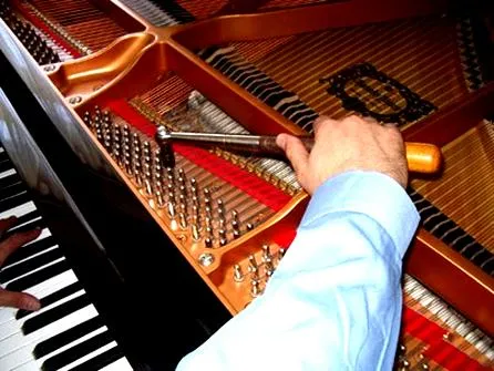 Strojenie pianina